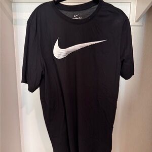 Nike Men's Black and White Short Sleeve Tee